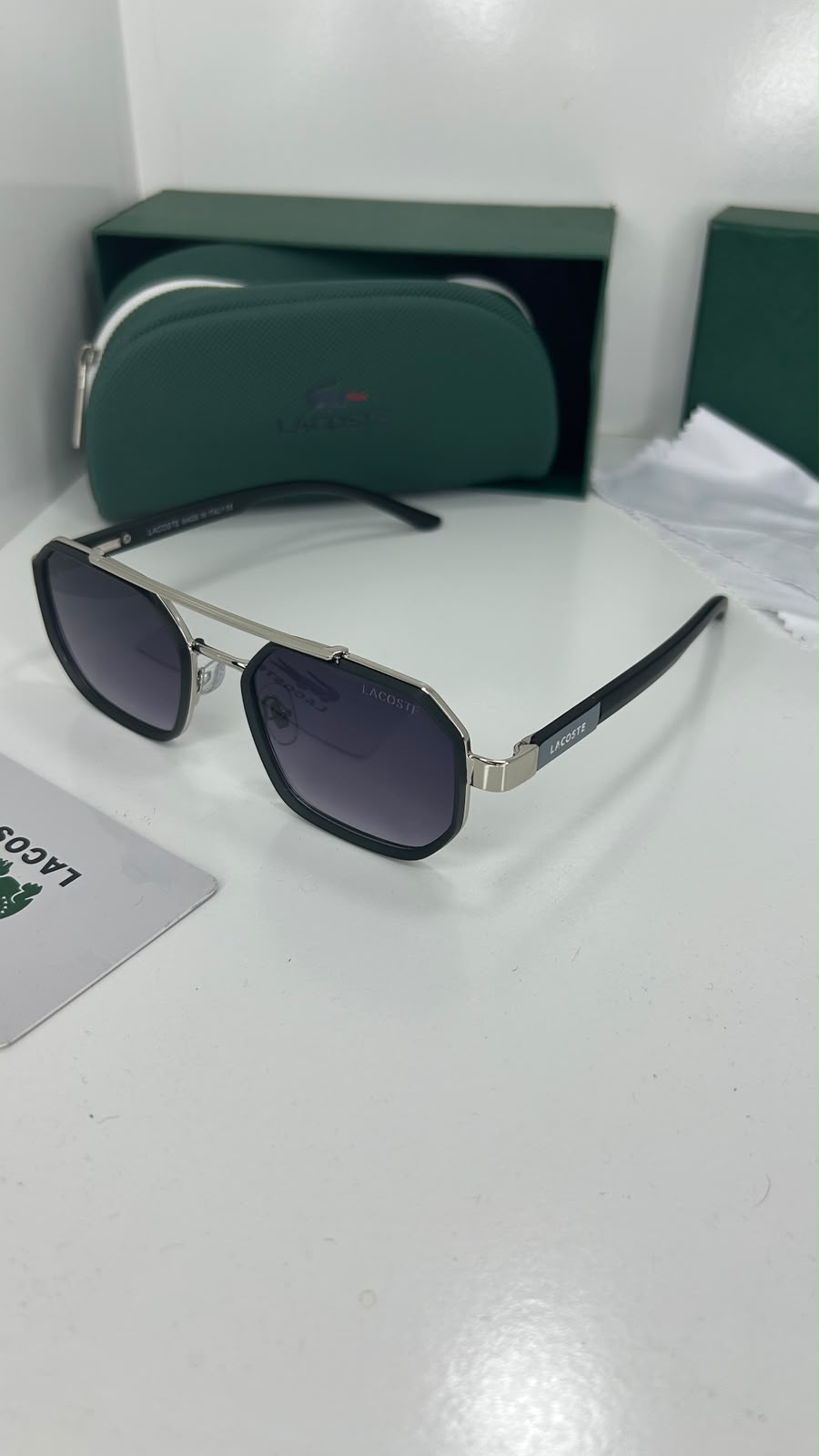 Lunette Lacoste